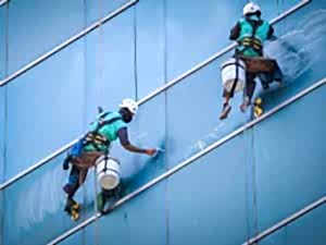 Bina Temizliği Camların Silinmesi